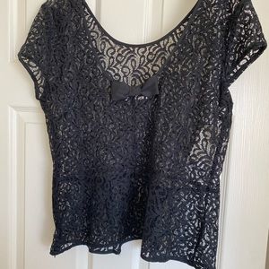 Blk lace top, shear with bow